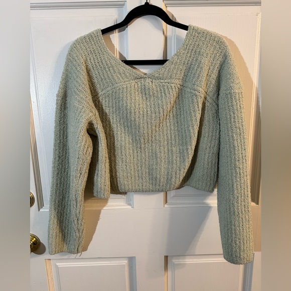 COPY - Kendall & Kylie Fuzzy Cropped Knit Sweater - Picture 5 of 7